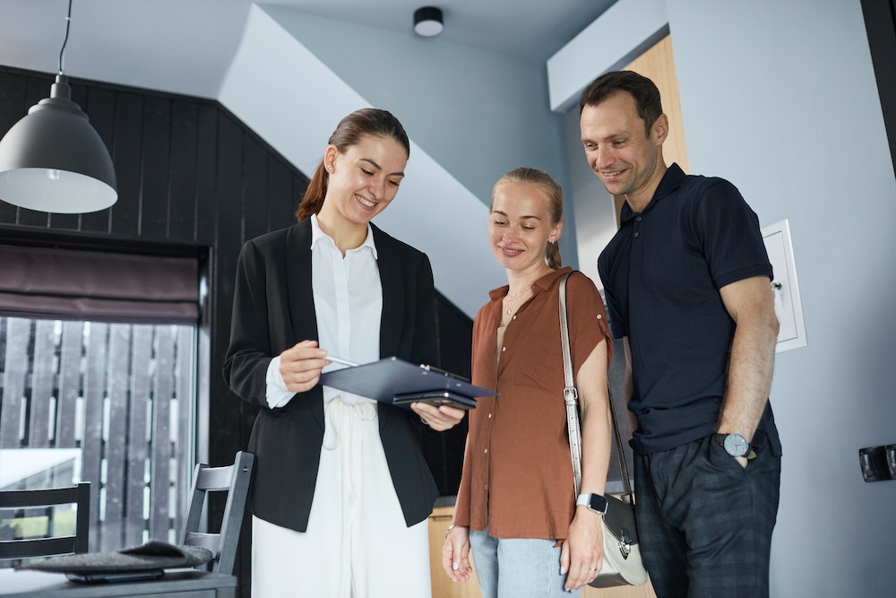Devenir agent immobilier sans diplôme : un parcours à la portée de tous