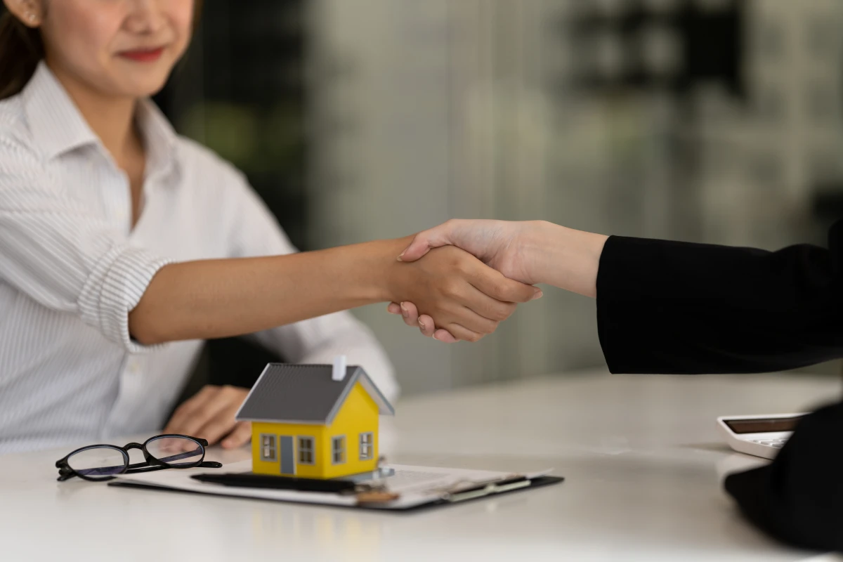 L'immobilier mondial à l'épreuve des fluctuations monétaires : Opportunités et risques pour les investisseurs
