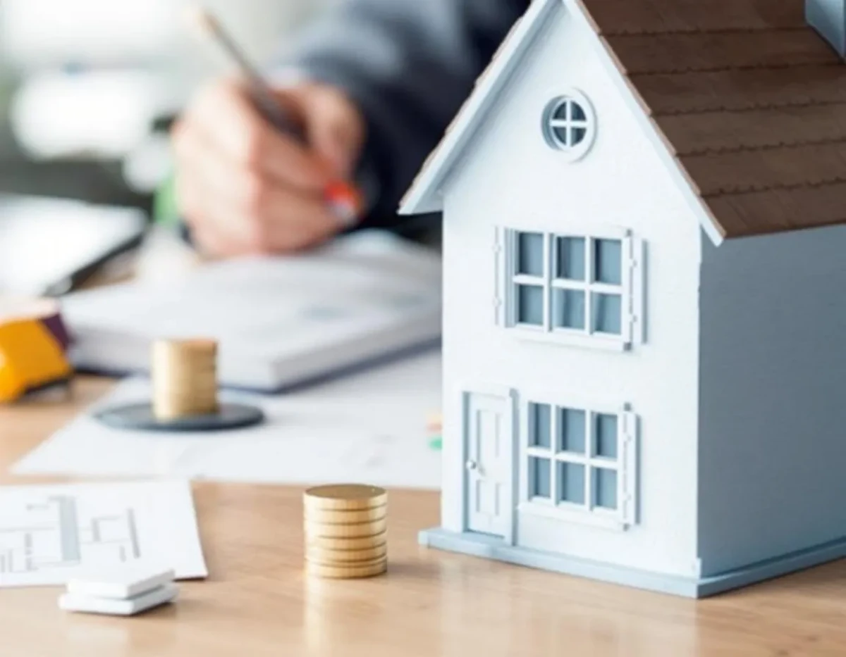 Réduire la Durée ou la Mensualité de votre Prêt Immobilier : Quelle Option Choisir ?